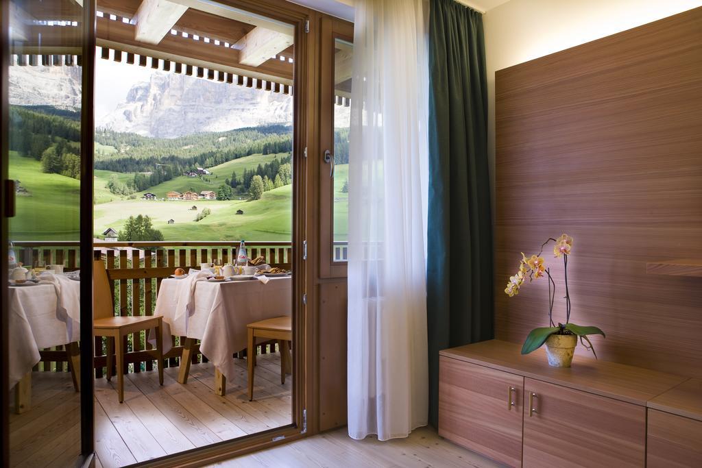 Familienzimmer mit Bergblick
