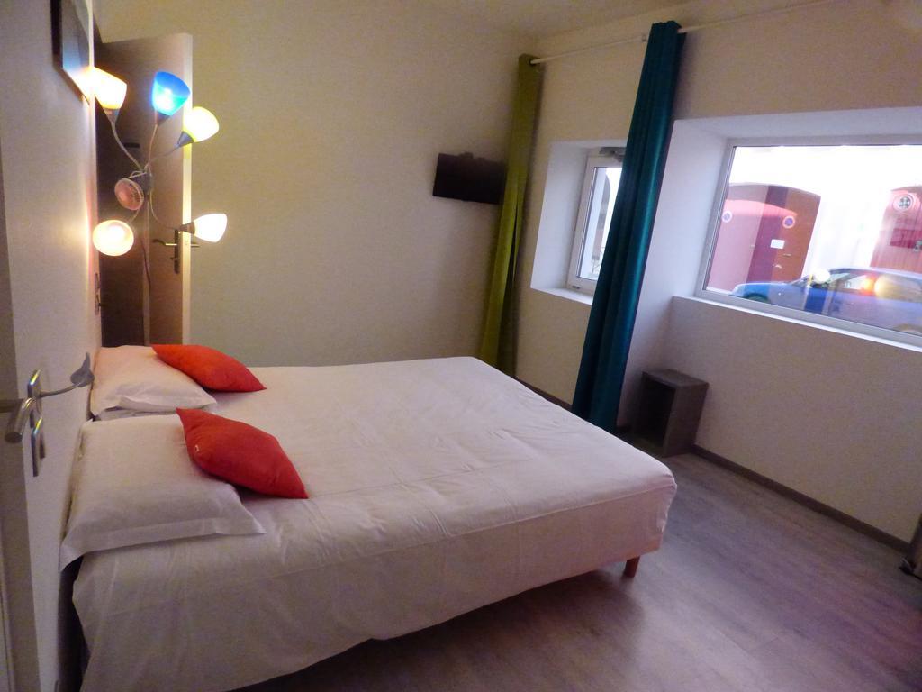 Chambre Double ou Lits Jumeaux - Accessible aux Personnes à Mobilité Réduite
