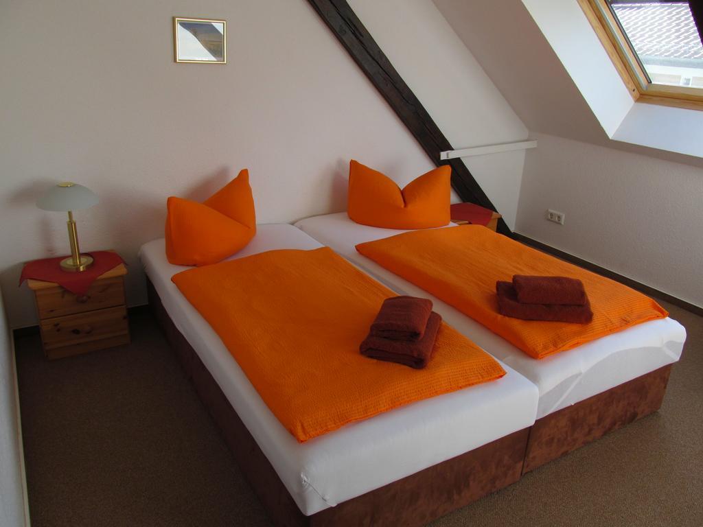 Doppel-/Zweibettzimmer mit Bad