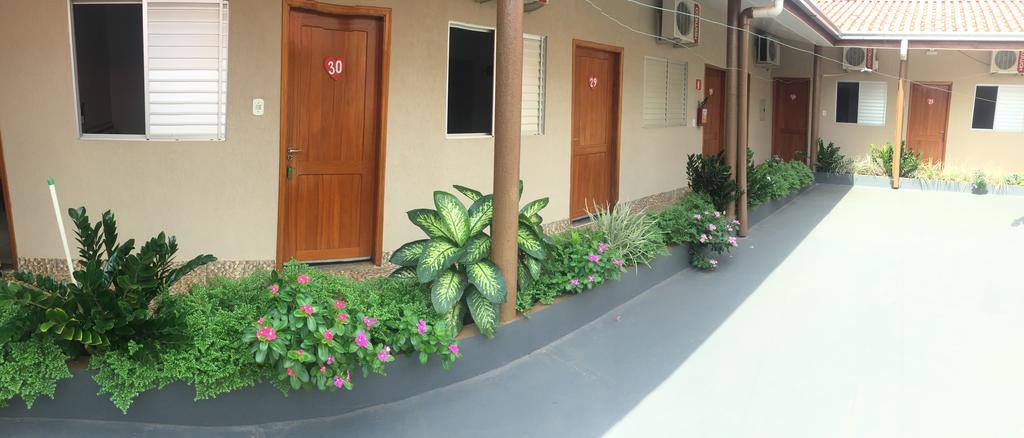 Family Room,1742879514:JPEG