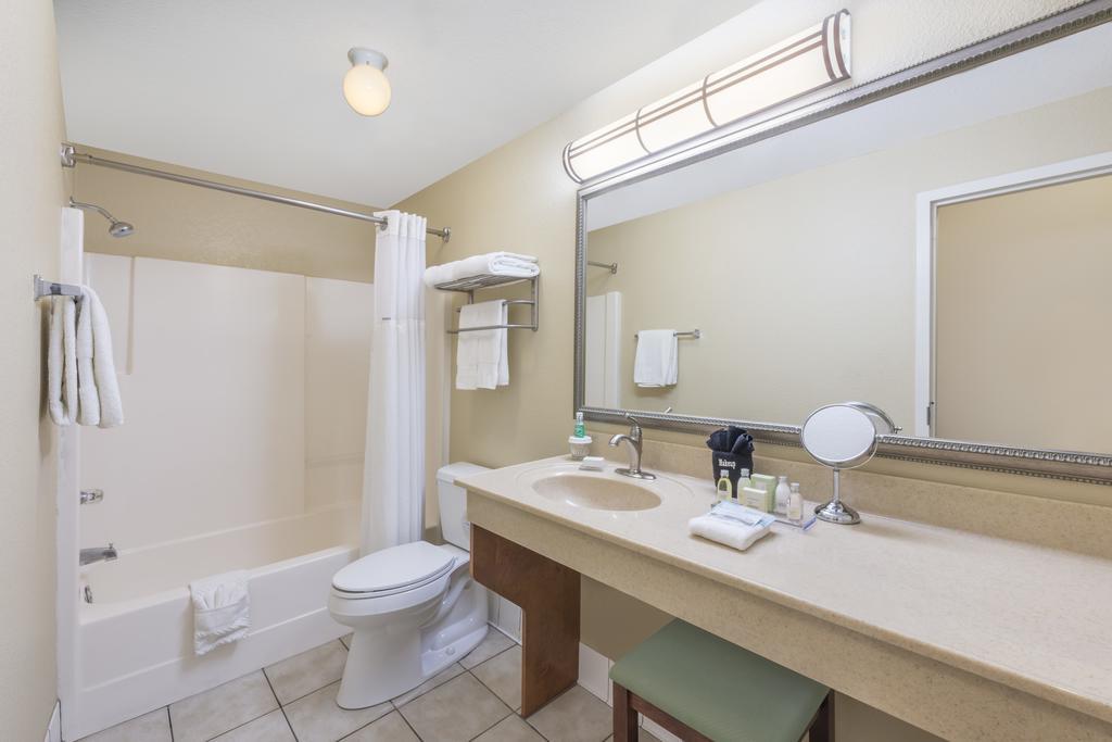 King Room with River View - Non-Smoking