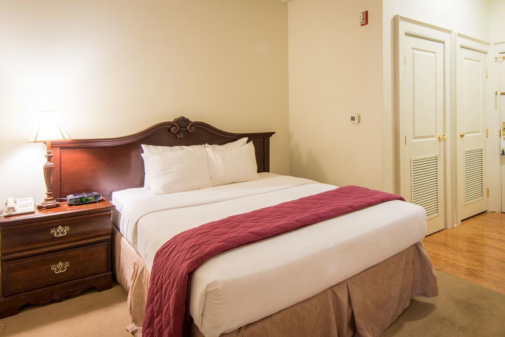 Suite Lit Queen-Size – Accessible aux Personnes à Mobilité Réduite