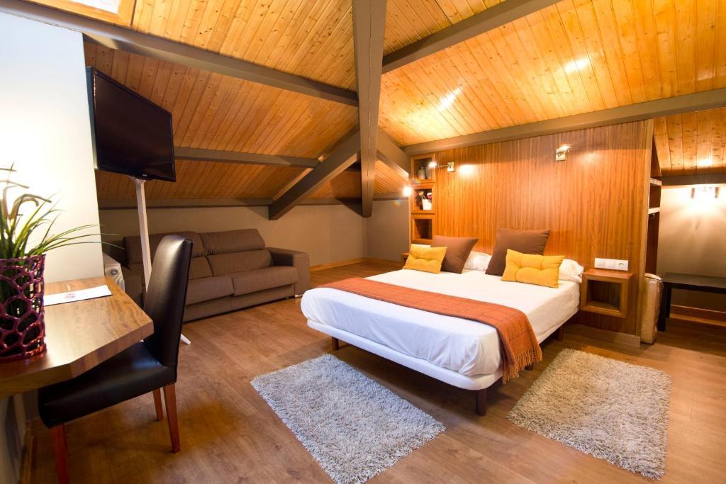 Double Room - Attic,1226883374:JPEG