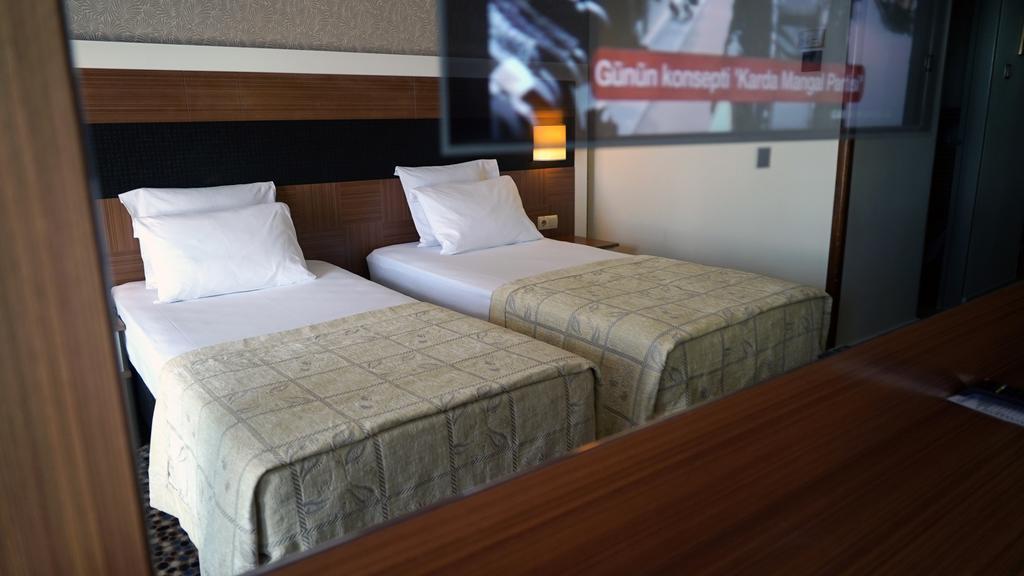 Kamer met 1 Groot Bed of 2 Aparte Bedden en Uitzicht op de Stad