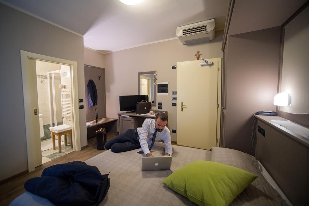 Double or Twin Room,1006285522:JPEG