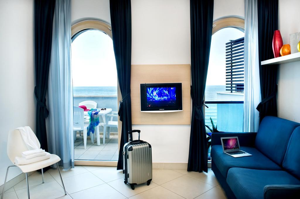 Appartamento con 2 Camere da Letto, Vista Mare e Balcone (3 Adulti)