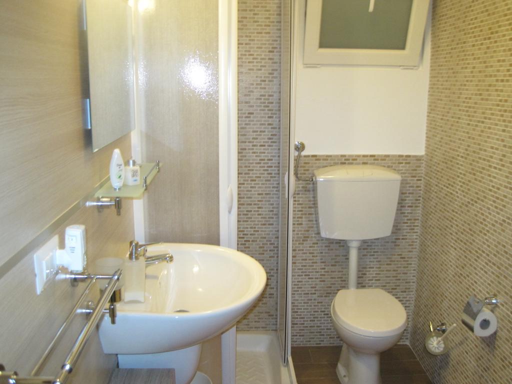 Double Room,382649665:JPEG