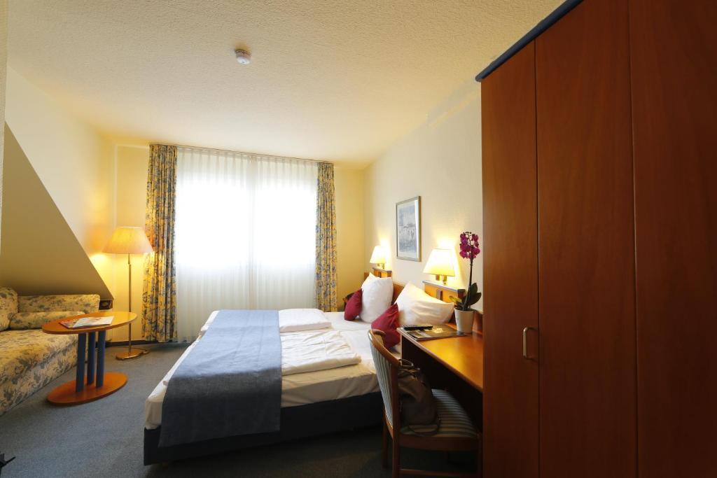 Doppelzimmer mit Moselblick und Balkon