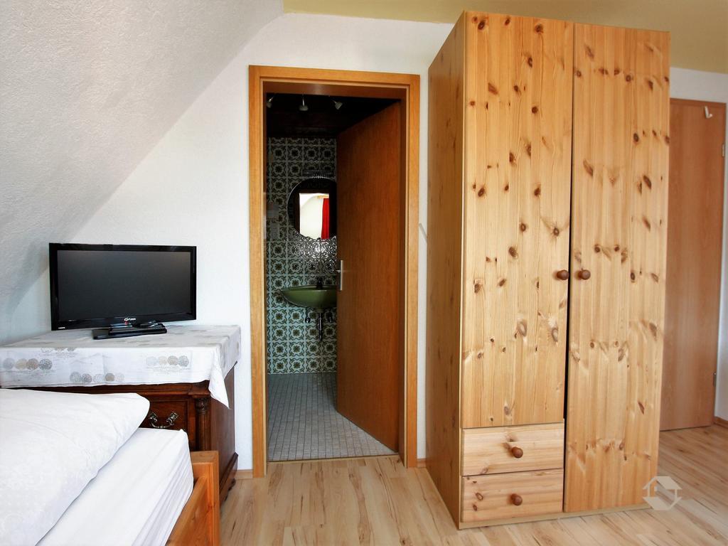 Single Room,388709207:JPEG