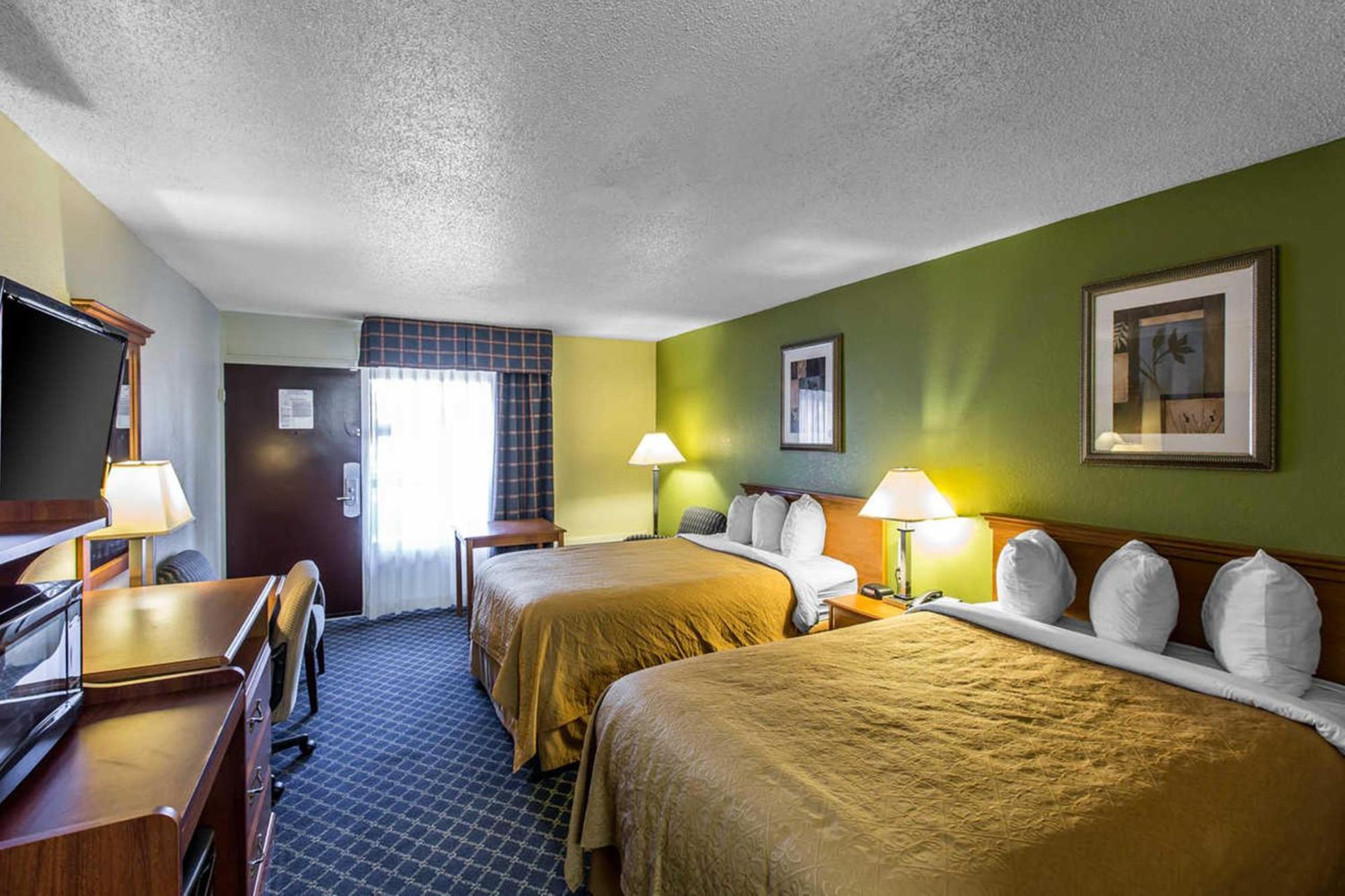 Double Room with Two Double Beds - Smoking