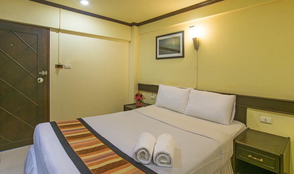 Standard Double or Twin Room,393783432:JPEG