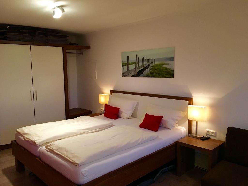 Doppelzimmer mit seitlichem Meerblick und Balkon - 11
