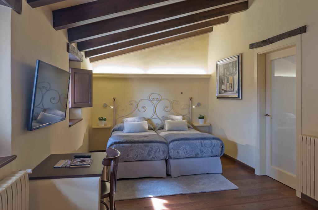 Standard Twin Room,395818374:JPEG