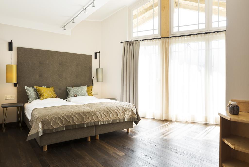 Suite mit Kingsize-Bett und Balkon