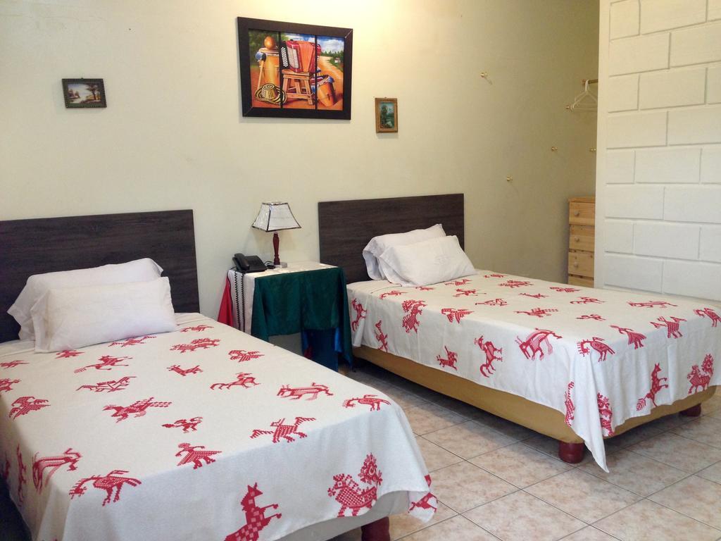 Quarto com 2 Camas de Solteiro