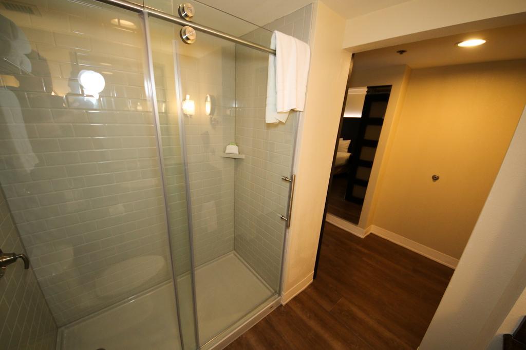Deluxe Queen Room with Two Queen Beds - Non-Smoking