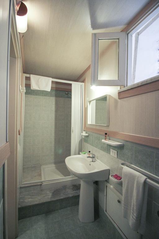 Quarto Duplo Economy com Banheiro Externo Privativo