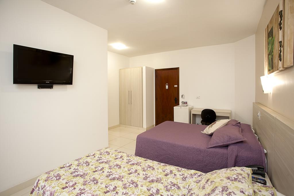 Quarto com Cama de Casal ou 2 de Solteiro e Ar-condicionado