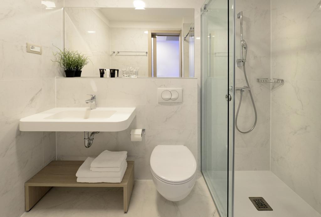 Tweepersoonskamer met Balkon en Uitzicht op Zee