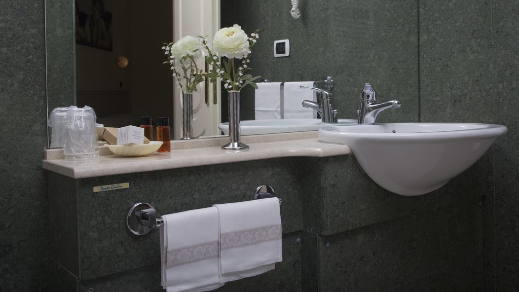 Camera Doppia con Letti Singoli con Bagno Privato