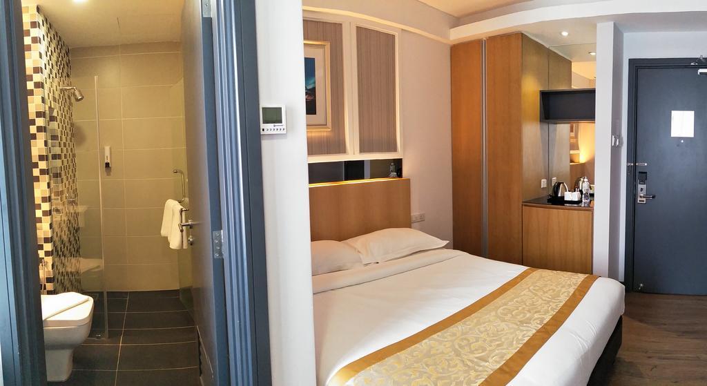 Studio met Queensize Bed