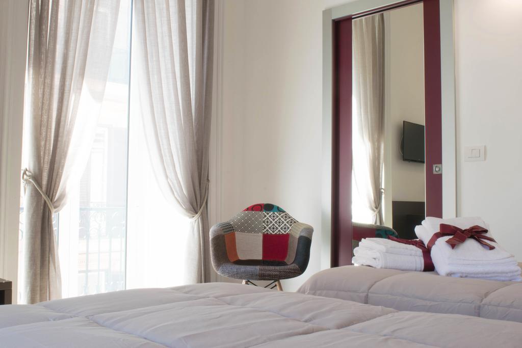 Quarto Deluxe com Cama de Casal ou 2 de Solteiro e Varanda