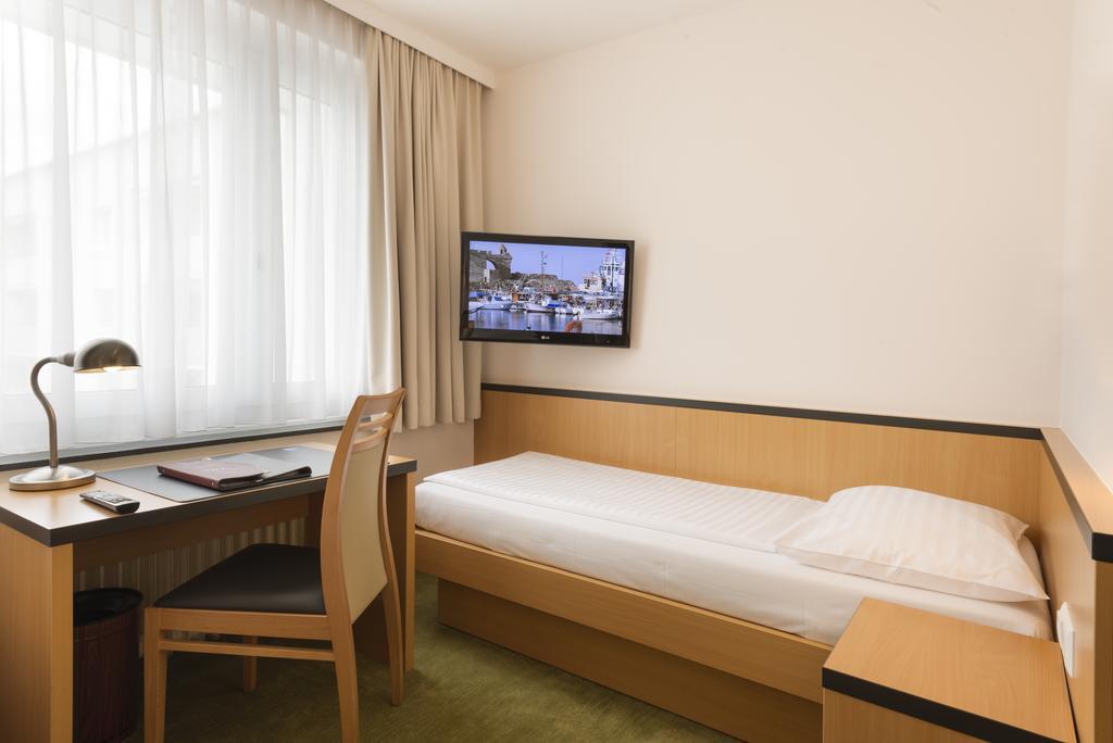 Economy Twin Room,413348157:JPEG
