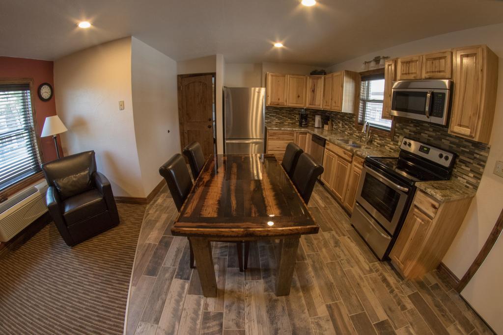 Deluxe Two-Bedroom Suite with Kitchenette