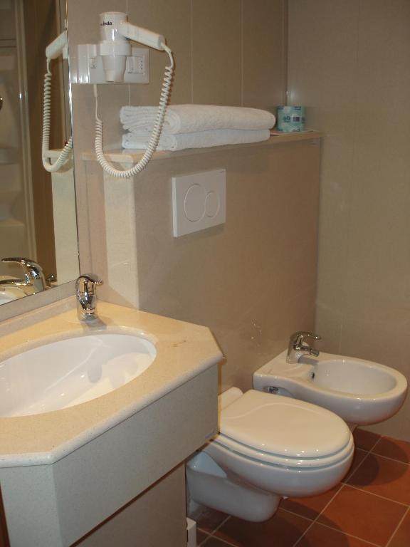 Two Connecting Double Rooms,42366661:JPEG