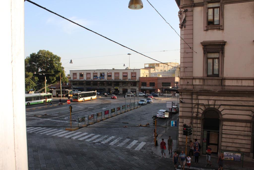 Dreibettzimmer mit Stadtblick