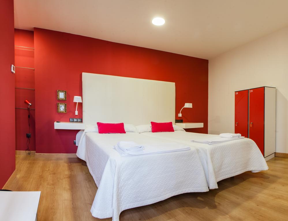 Quarto Triplo com Banheiro Compartilhado