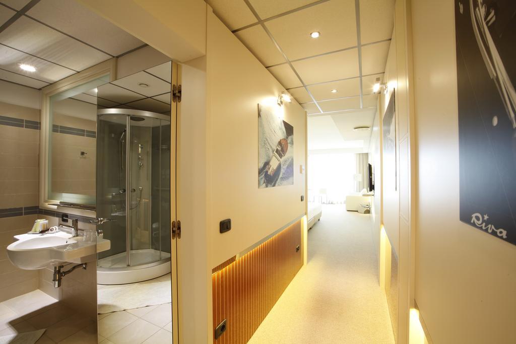 Suite Deluxe con Vasca Idromassaggio e Vista Lago