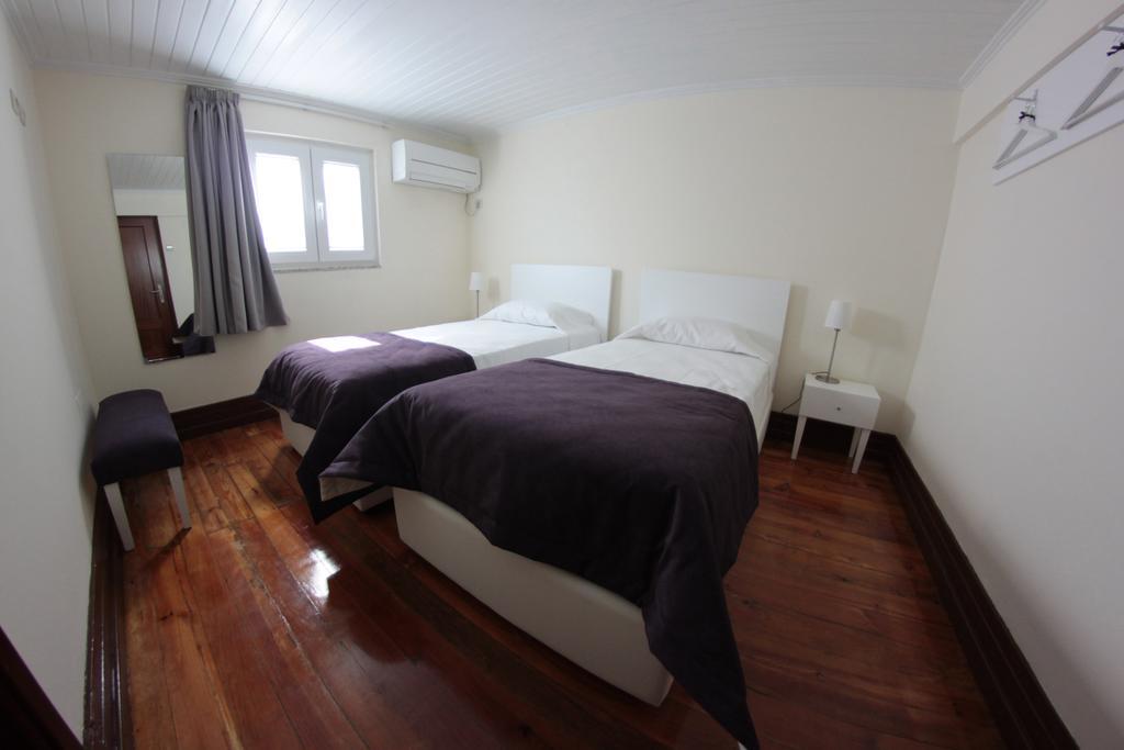 Quarto Twin Standard com Casa de Banho Partilhada