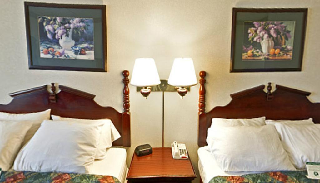 Queen Room with Two Queen Beds - Non-Smoking