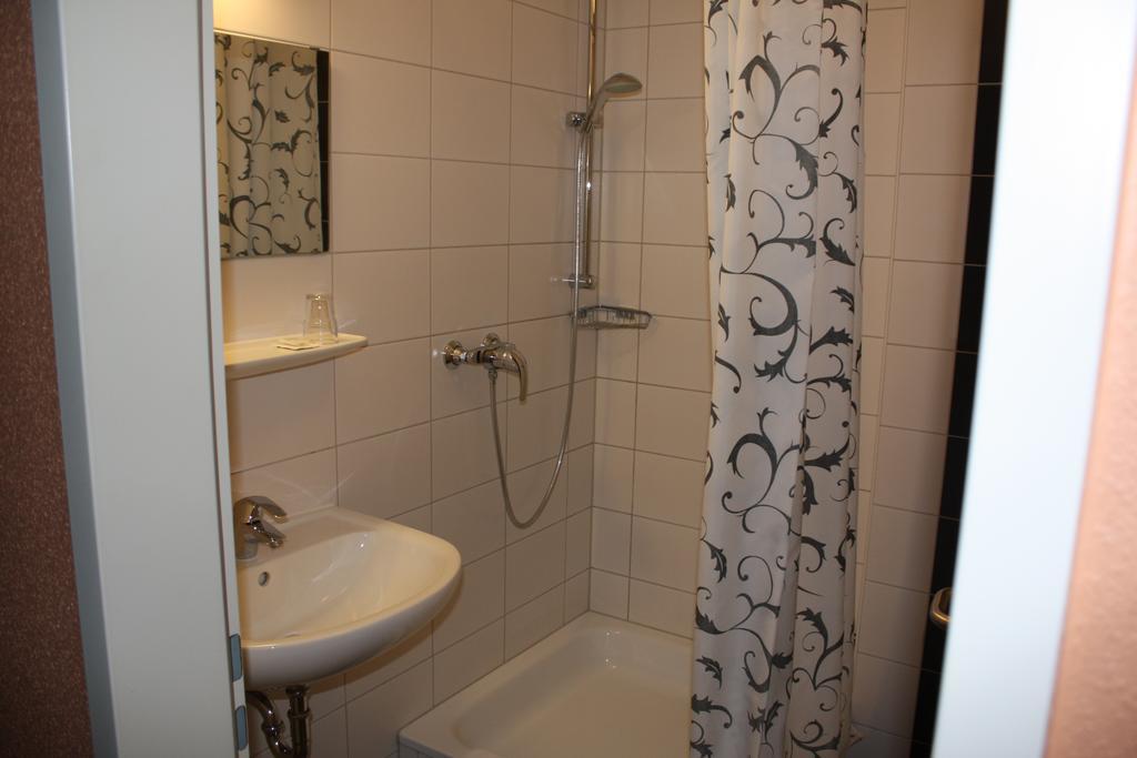 Doppel- oder Zweibettzimmer