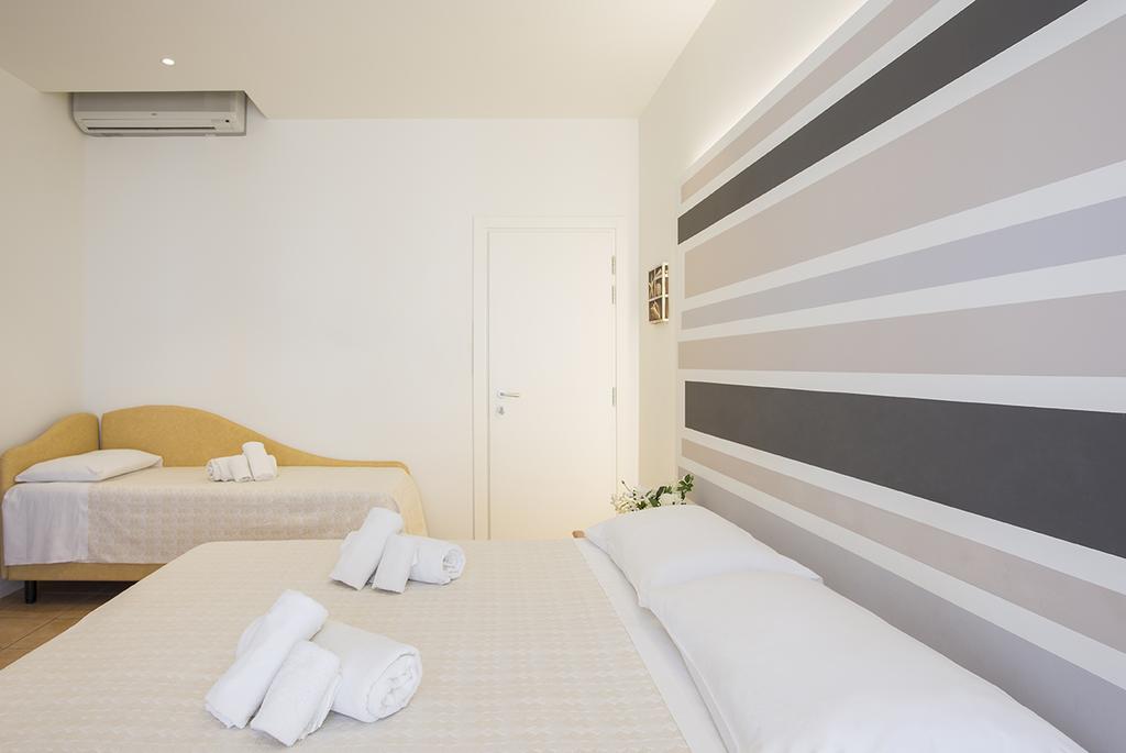 Dreibettzimmer mit Balkon