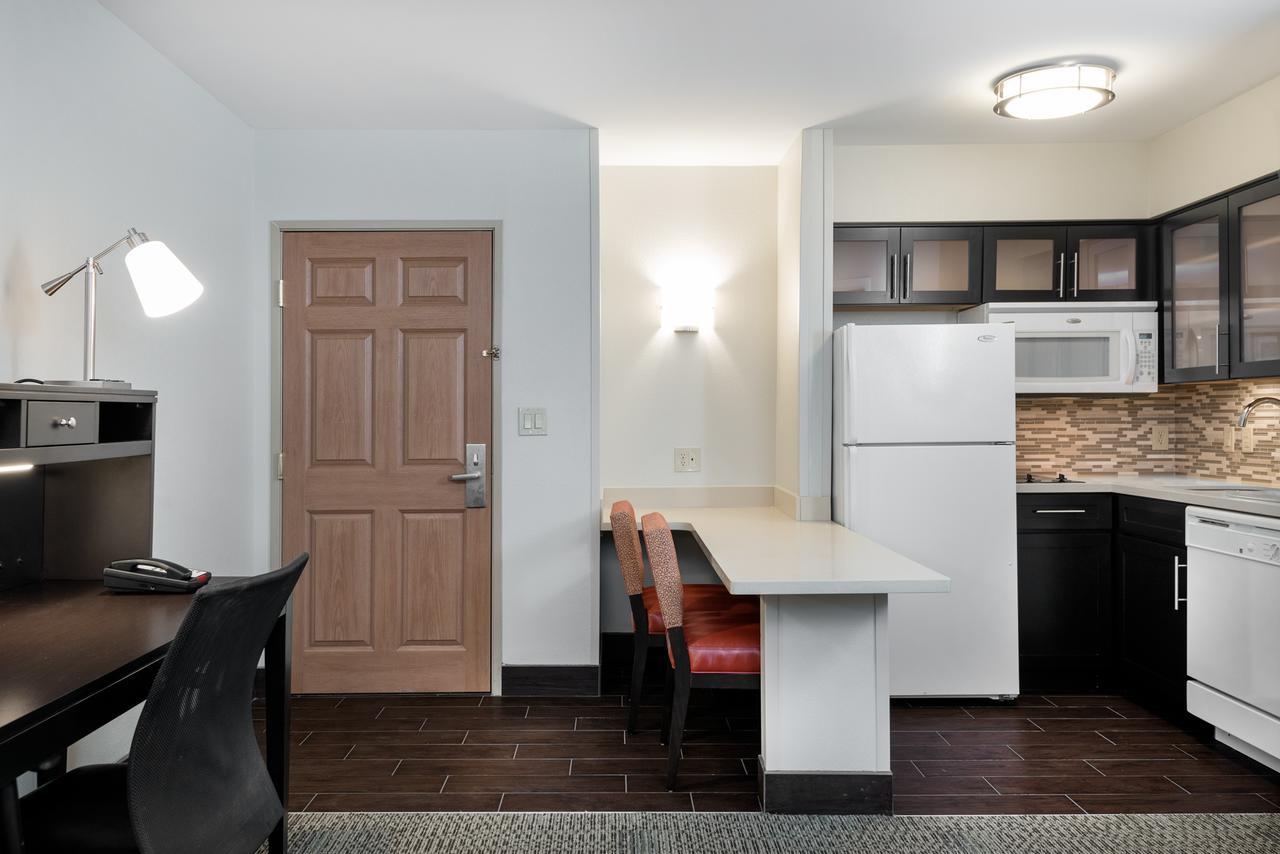 Studio Queen Suite with Communications Accessible Tub