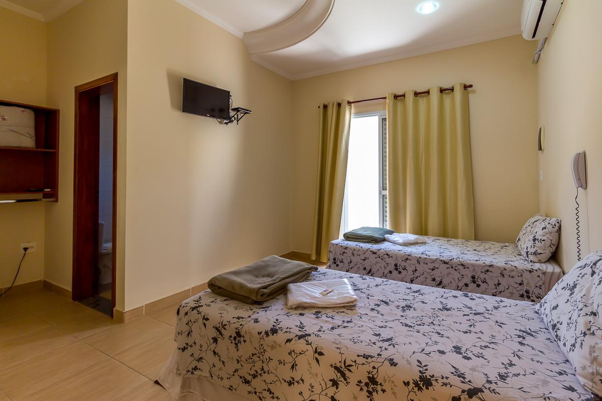 Quarto com 2 Camas de Solteiro
