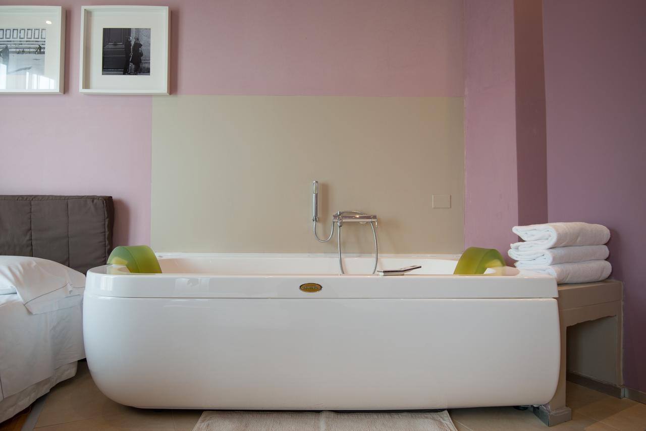 Quarto Deluxe com Cama de Casal ou 2 de Solteiro e Banheira de Hidromassagem