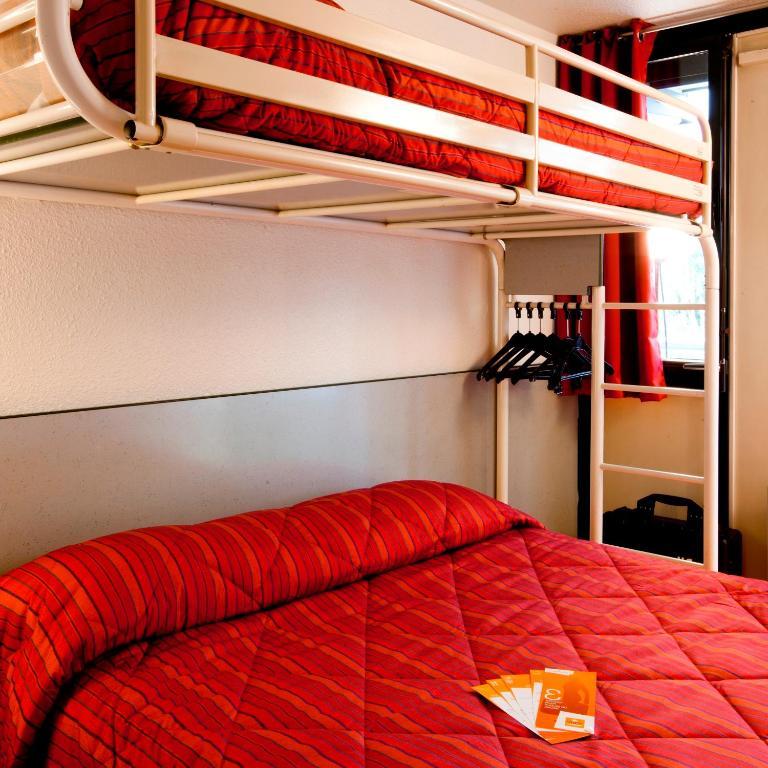 Chambre Triple (1 Lit Double et 1 Lit Simple)