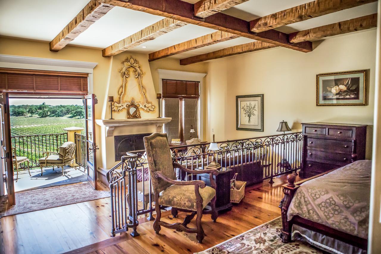 Deluxe King Suite