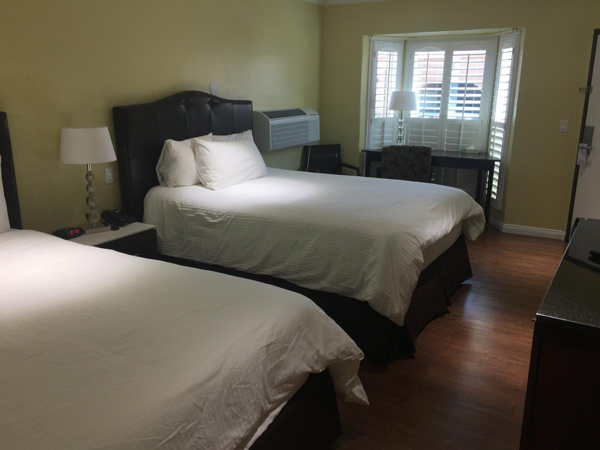 Deluxe Queen Room Two Queen Beds,526177986:JPEG