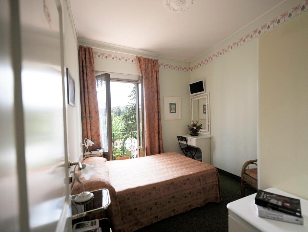 Small Double Room,693956970:JPEG
