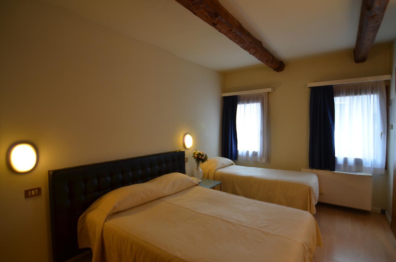 Double Room with Private Bathroom,526709637:JPEG