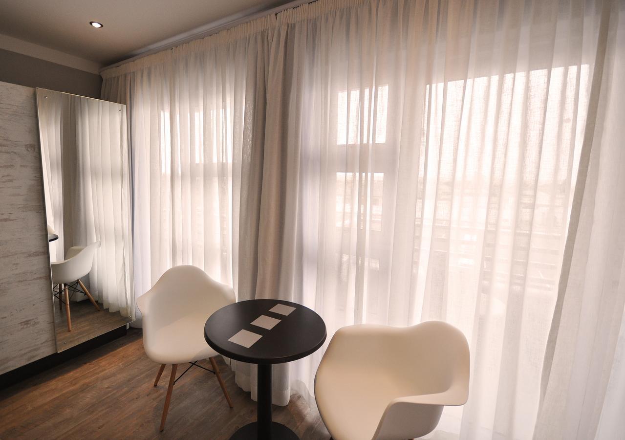Zweibettzimmer mit Balkon
