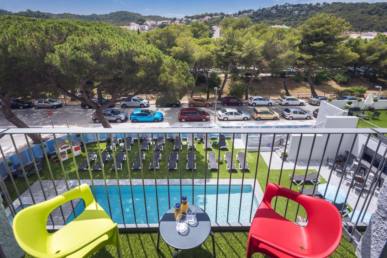 Habitación Doble (1 o 2 camas) con vistas a la piscina - 2 adultos y 1 niño