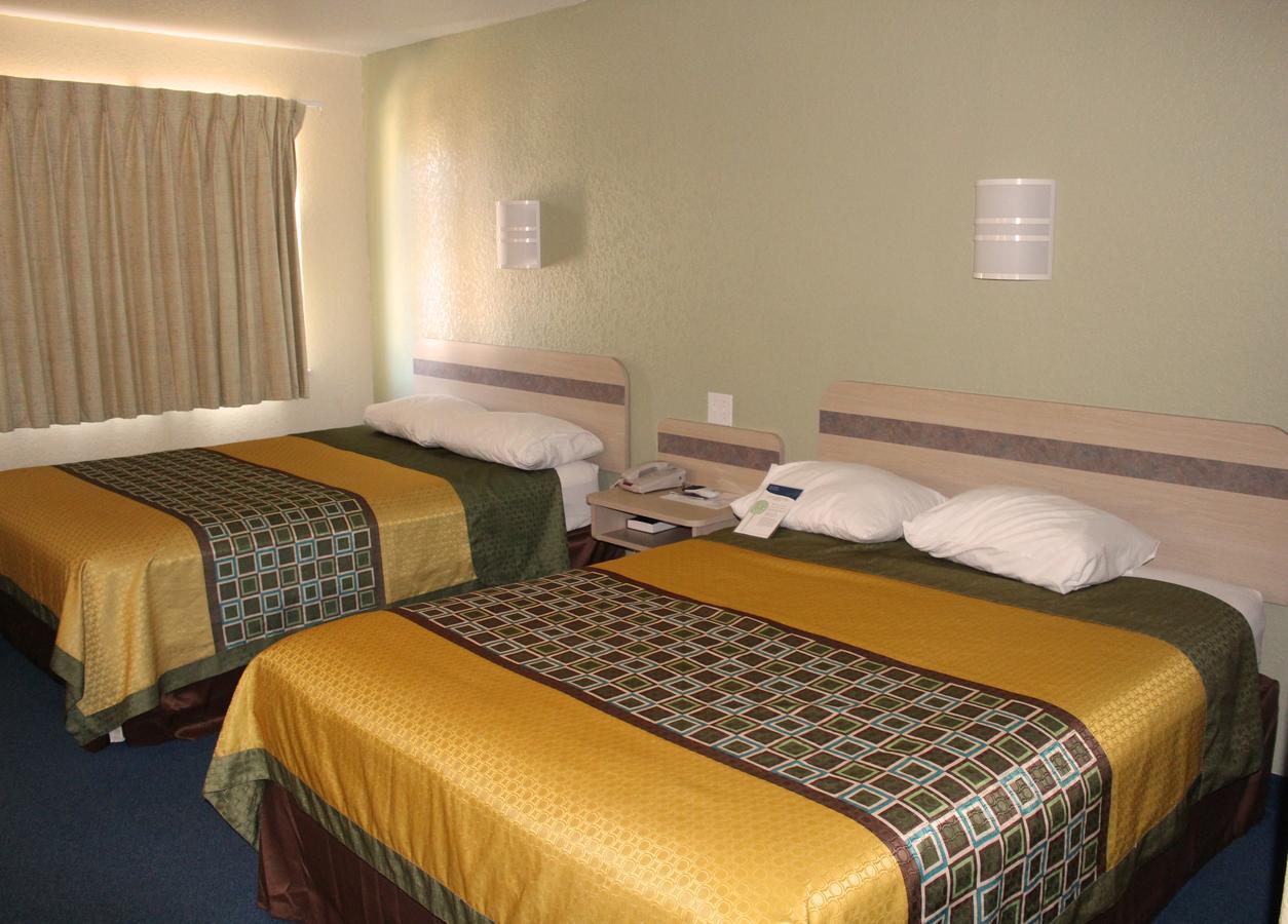 Queen Room Two Queen Beds Non-Smoking,545932398:JPEG