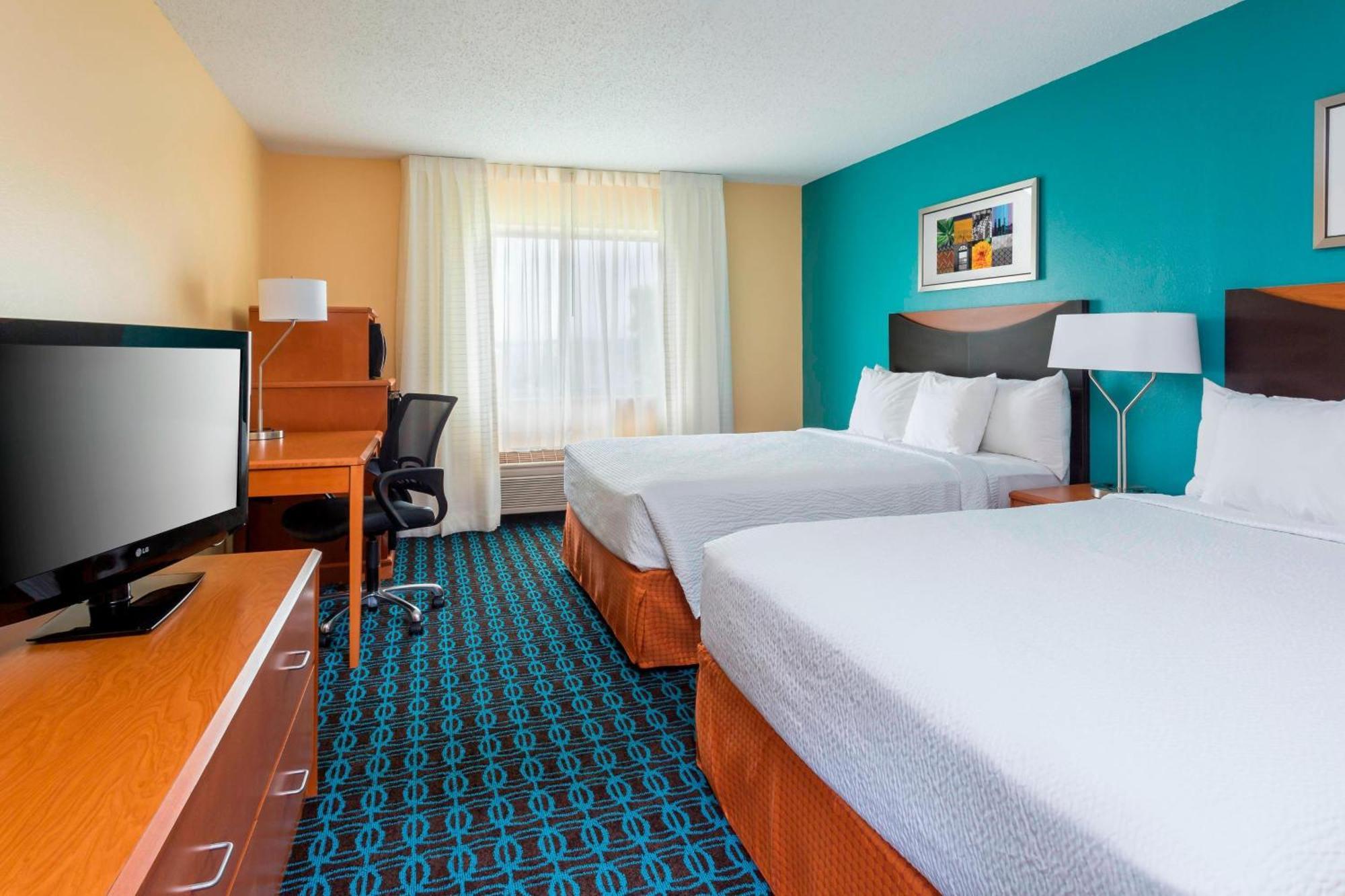 Queen Room with Two Queen Beds - Hearing Accessible