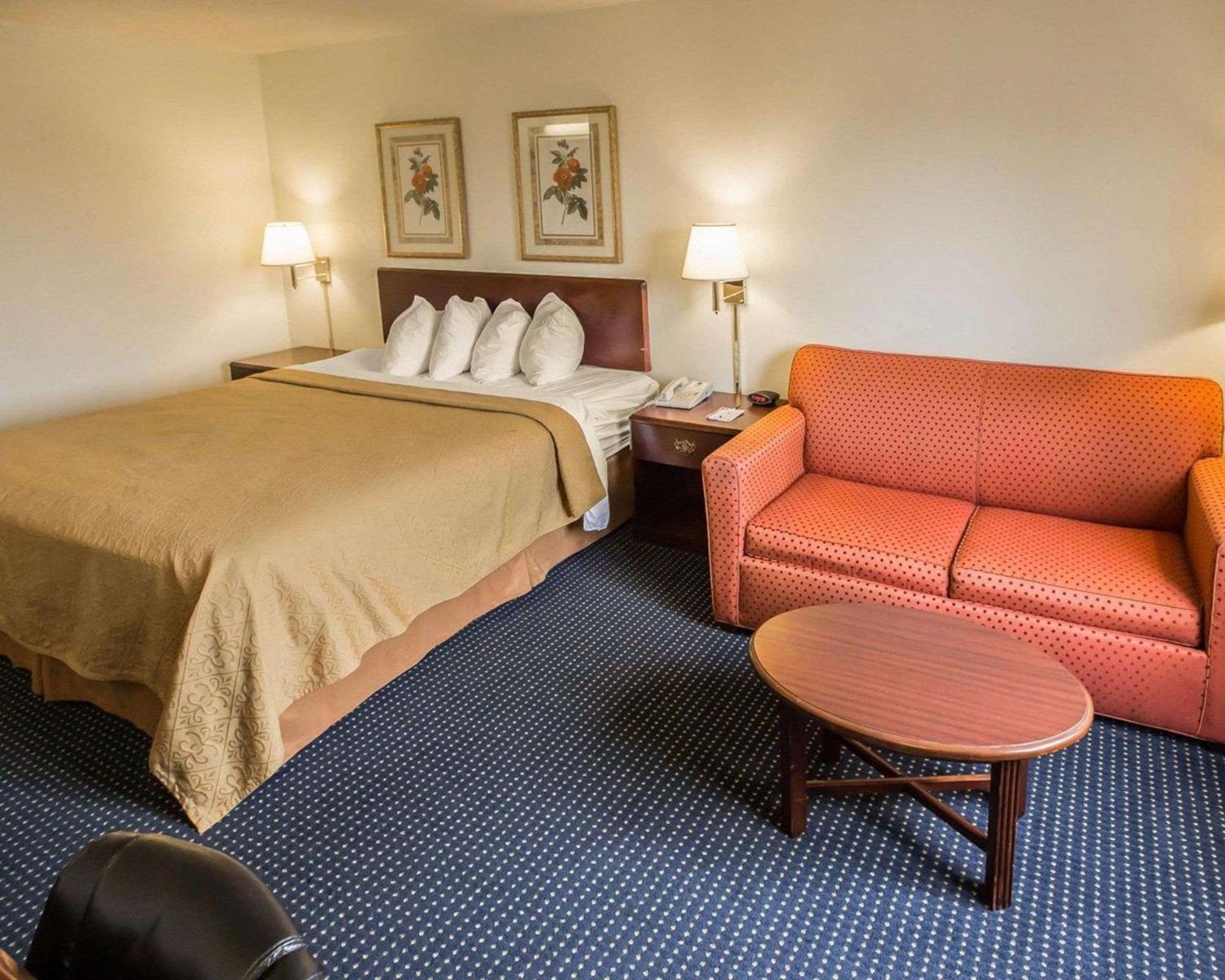 Standard King Room - Non-Smoking