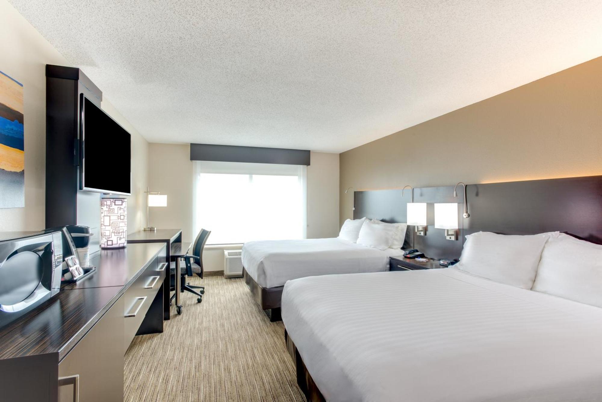Queen Room with Two Queen Beds - Mobility Access Tub/Non-Smoking